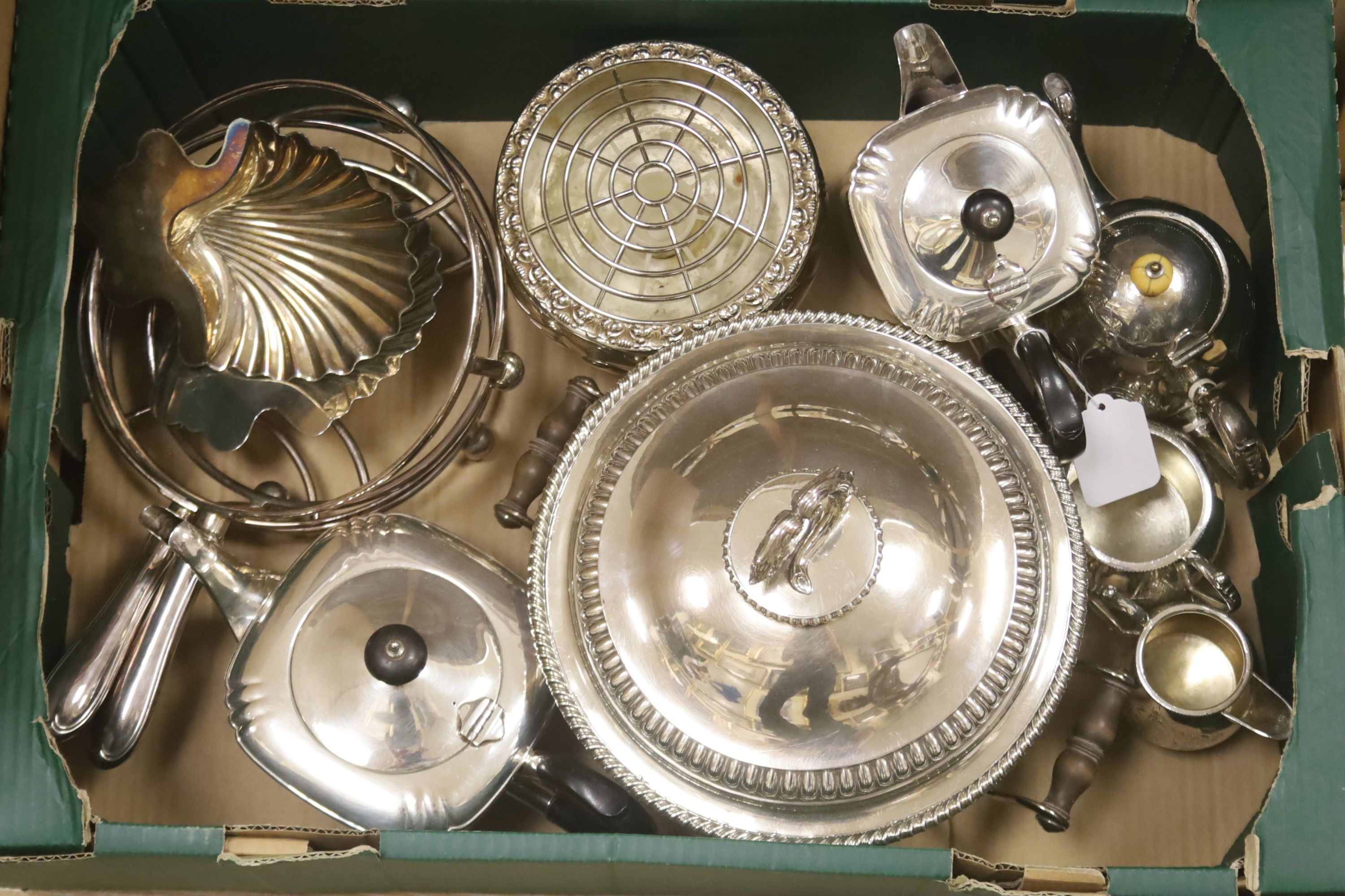 A quantity of mixed silver plate